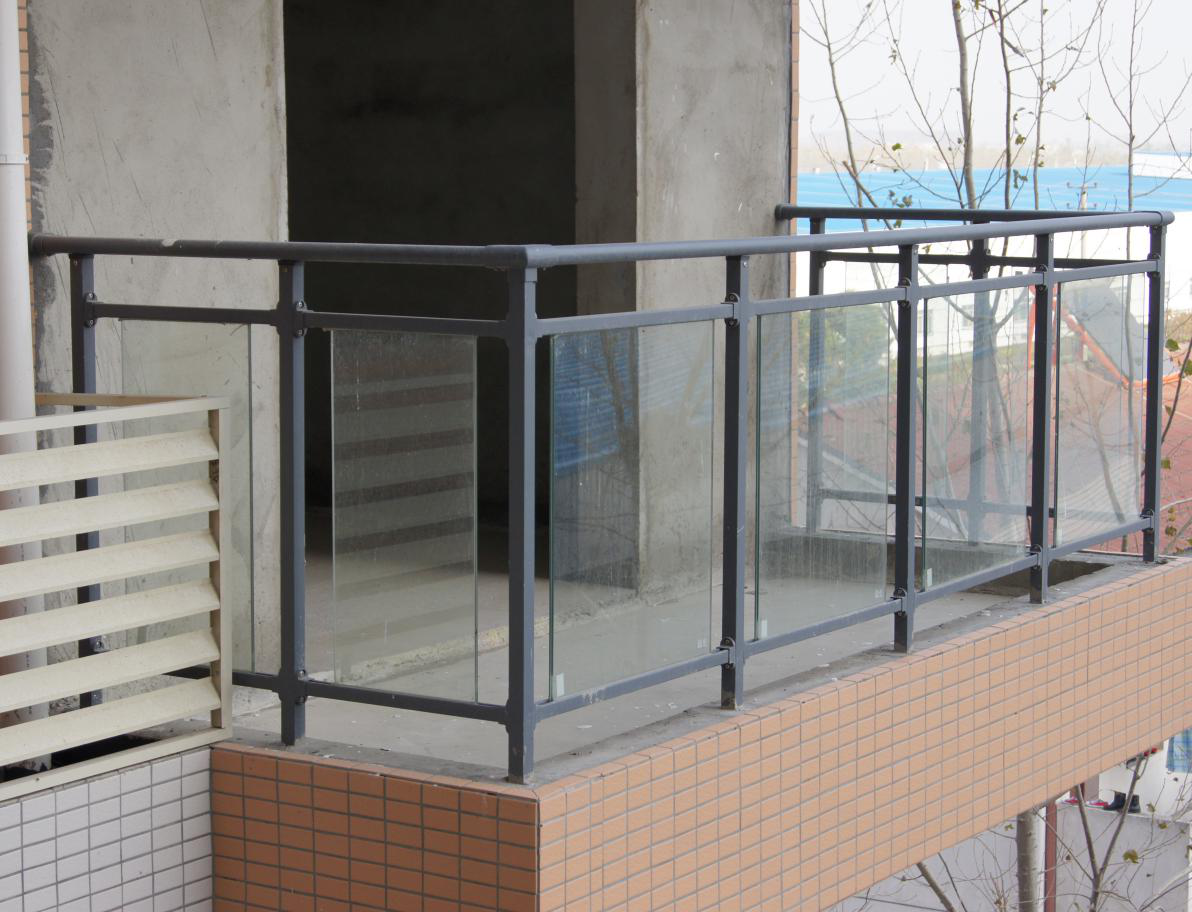 Balcony glass guardrail-1.png